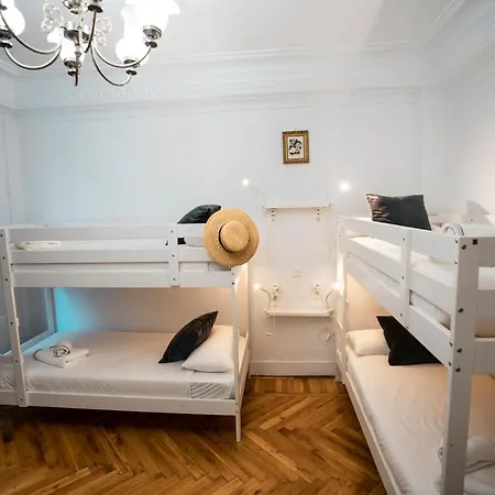 Hihome Uria Hostel *